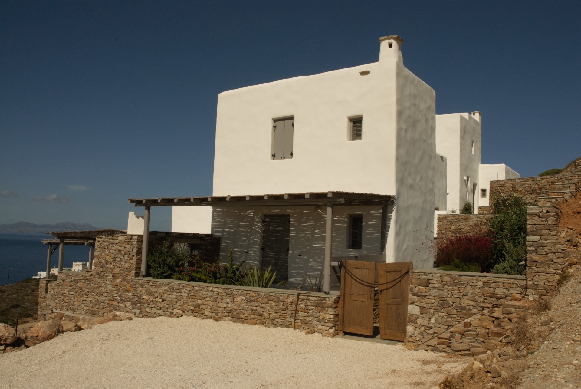 ANTIPAROS