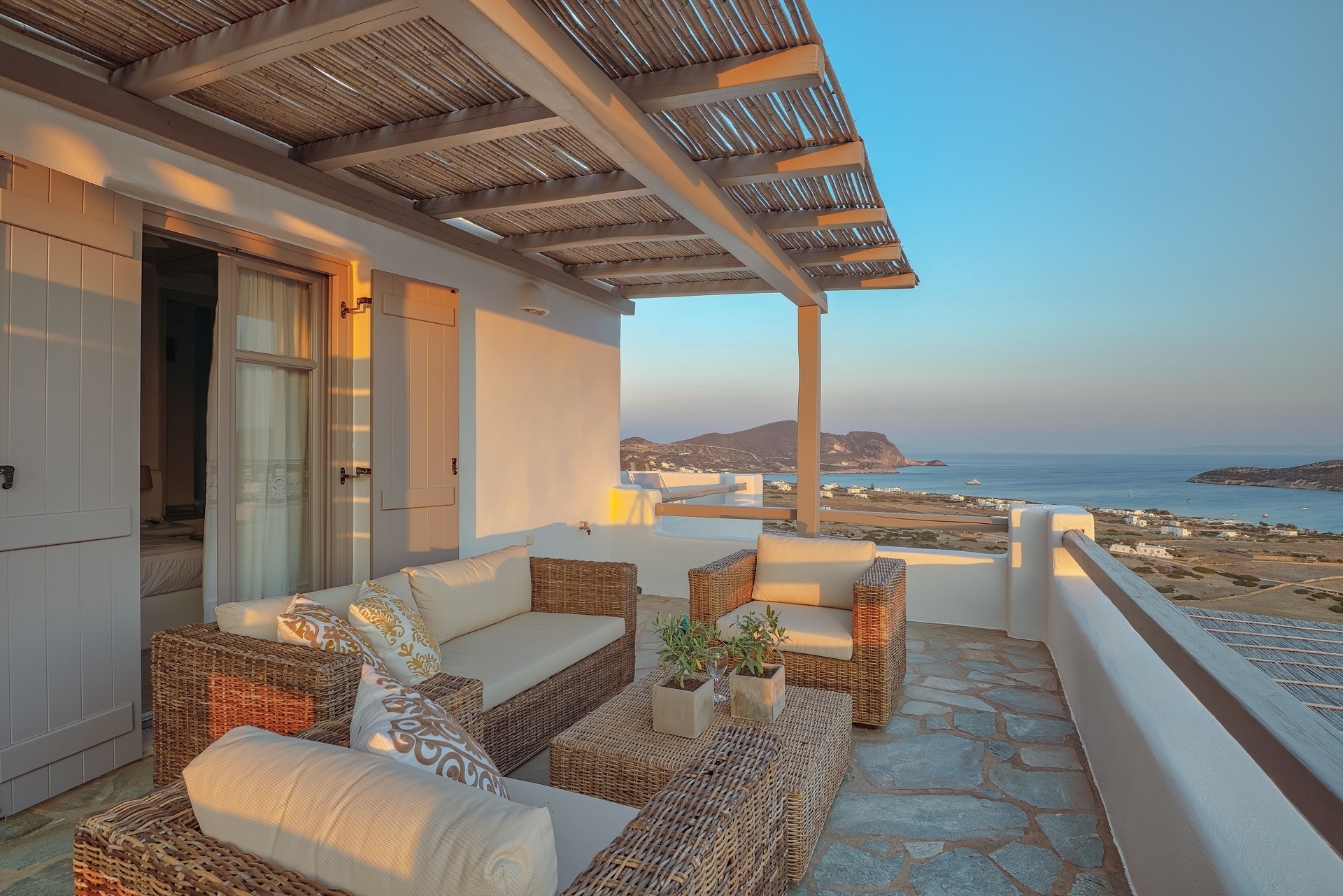 ANTIPAROS
