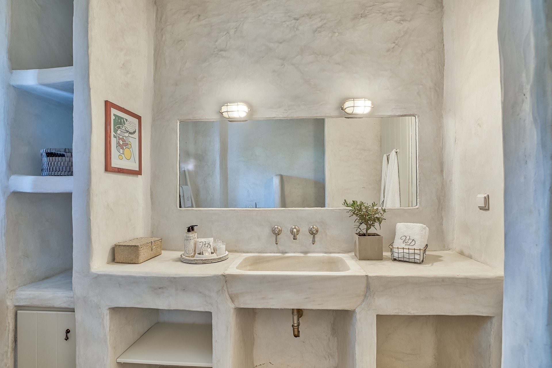 ANTIPAROS