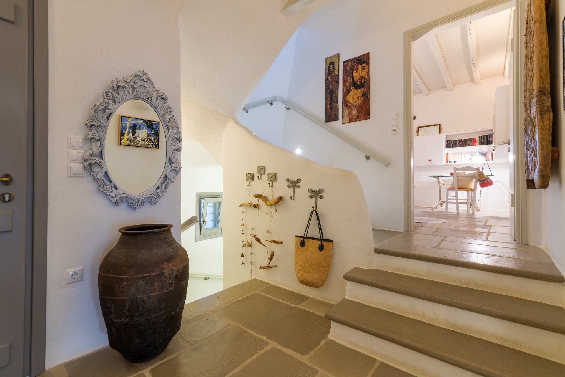 ANTIPAROS